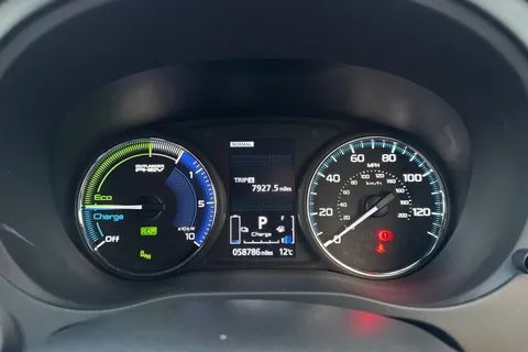 PX68JYY Mitsubishi Outlander 2.4h TwinMotor 13.8kWh 4h CVT 4WD Euro 6 (s/s) 5dr Thumbnail #39