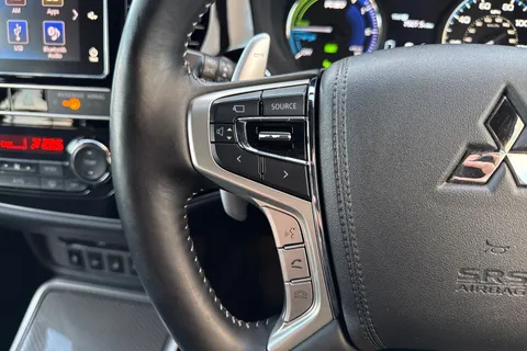 PX68JYY Mitsubishi Outlander 2.4h TwinMotor 13.8kWh 4h CVT 4WD Euro 6 (s/s) 5dr Thumbnail #40