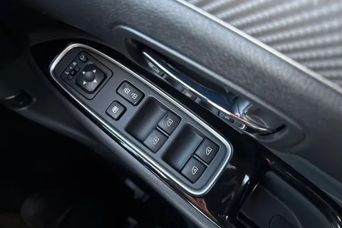 PX68JYY Mitsubishi Outlander 2.4h TwinMotor 13.8kWh 4h CVT 4WD Euro 6 (s/s) 5dr Thumbnail #44