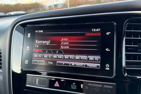 PX68JYY Mitsubishi Outlander 2.4h TwinMotor 13.8kWh 4h CVT 4WD Euro 6 (s/s) 5dr Thumbnail #46