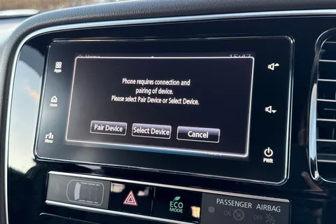 PX68JYY Mitsubishi Outlander 2.4h TwinMotor 13.8kWh 4h CVT 4WD Euro 6 (s/s) 5dr Thumbnail #48