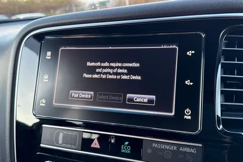 PX68JYY Mitsubishi Outlander 2.4h TwinMotor 13.8kWh 4h CVT 4WD Euro 6 (s/s) 5dr Thumbnail #50