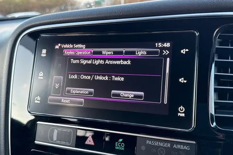 PX68JYY Mitsubishi Outlander 2.4h TwinMotor 13.8kWh 4h CVT 4WD Euro 6 (s/s) 5dr Thumbnail #52