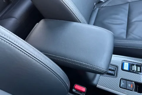 PX68JYY Mitsubishi Outlander 2.4h TwinMotor 13.8kWh 4h CVT 4WD Euro 6 (s/s) 5dr Thumbnail #60