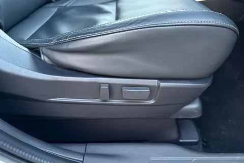 PX68JYY Mitsubishi Outlander 2.4h TwinMotor 13.8kWh 4h CVT 4WD Euro 6 (s/s) 5dr Thumbnail #62