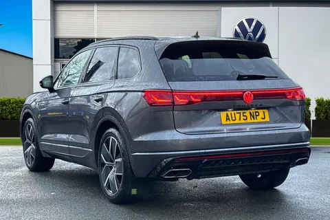 AU75NPJ Volkswagen Touareg 3.0 V6 TDI 4Motion 286 Black Edition 5dr Tip Auto | Tow Bar | Heated Seats Thumbnail #3