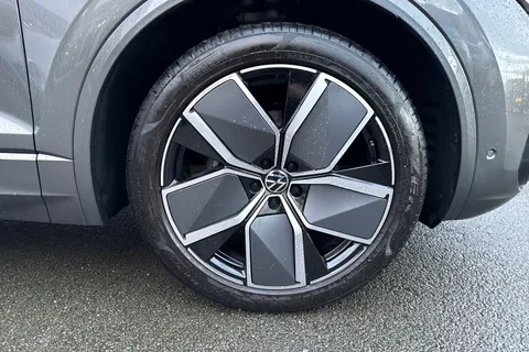 AU75NPJ Volkswagen Touareg 3.0 V6 TDI 4Motion 286 Black Edition 5dr Tip Auto | Tow Bar | Heated Seats Thumbnail #11