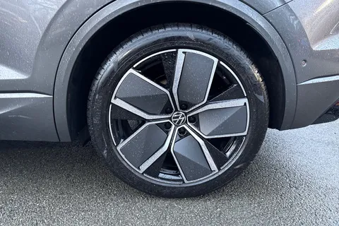 AU75NPJ Volkswagen Touareg 3.0 V6 TDI 4Motion 286 Black Edition 5dr Tip Auto | Tow Bar | Heated Seats Thumbnail #13