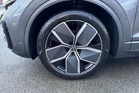 AU75NPJ Volkswagen Touareg 3.0 V6 TDI 4Motion 286 Black Edition 5dr Tip Auto | Tow Bar | Heated Seats Thumbnail #14