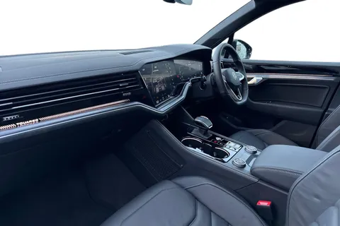 AU75NPJ Volkswagen Touareg 3.0 V6 TDI 4Motion 286 Black Edition 5dr Tip Auto | Tow Bar | Heated Seats Thumbnail #16