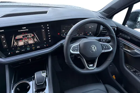 AU75NPJ Volkswagen Touareg 3.0 V6 TDI 4Motion 286 Black Edition 5dr Tip Auto | Tow Bar | Heated Seats Thumbnail #19