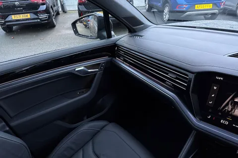 AU75NPJ Volkswagen Touareg 3.0 V6 TDI 4Motion 286 Black Edition 5dr Tip Auto | Tow Bar | Heated Seats Thumbnail #21