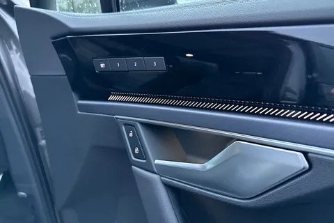 AU75NPJ Volkswagen Touareg 3.0 V6 TDI 4Motion 286 Black Edition 5dr Tip Auto | Tow Bar | Heated Seats Thumbnail #22