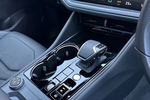 AU75NPJ Volkswagen Touareg 3.0 V6 TDI 4Motion 286 Black Edition 5dr Tip Auto | Tow Bar | Heated Seats Thumbnail #24