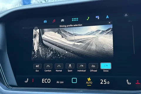 AU75NPJ Volkswagen Touareg 3.0 V6 TDI 4Motion 286 Black Edition 5dr Tip Auto | Tow Bar | Heated Seats Thumbnail #37