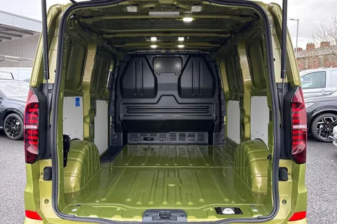 MF75FCZ Volkswagen Transporter 2.0 TDI 170 Commerce Pro Van Auto Thumbnail #9