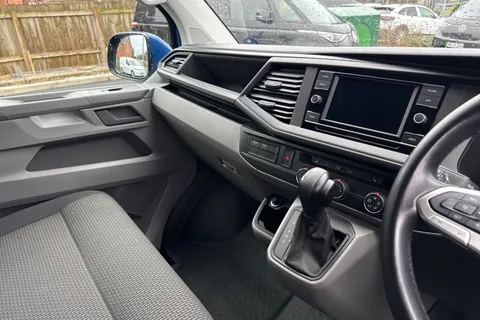 MA24GJZ Volkswagen Transporter 2.0 TDI 150 Highline Kombi Van DSG Thumbnail #14