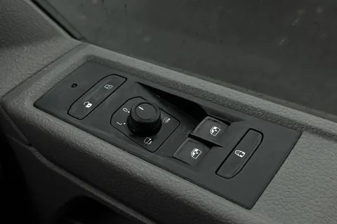 MA24GJZ Volkswagen Transporter 2.0 TDI 150 Highline Kombi Van DSG Thumbnail #17