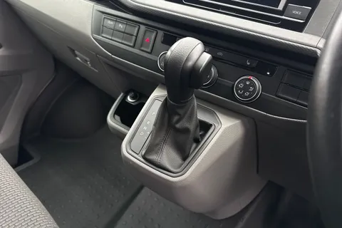 MA24GJZ Volkswagen Transporter 2.0 TDI 150 Highline Kombi Van DSG Thumbnail #19