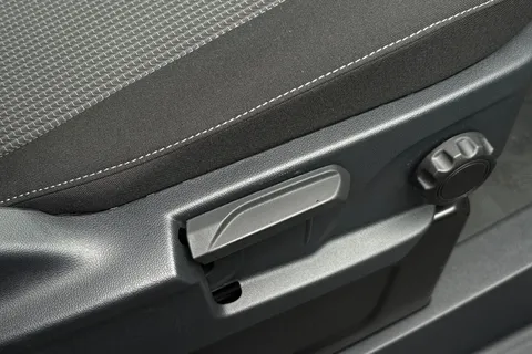 MF75FCZ Volkswagen Transporter 2.0 TDI 170 Commerce Pro Van Auto Thumbnail #32