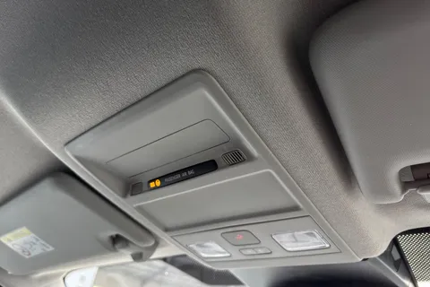 MF75FCZ Volkswagen Transporter 2.0 TDI 170 Commerce Pro Van Auto Thumbnail #33