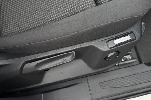 HG74NXB Volkswagen Caddy 2.0 TDI 102PS Commerce Pro Van [Tech Pack] Thumbnail #33