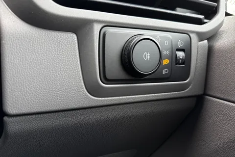 MF75FCZ Volkswagen Transporter 2.0 TDI 170 Commerce Pro Van Auto Thumbnail #35