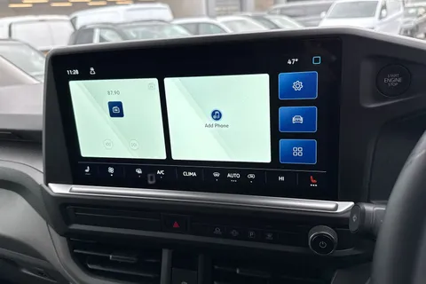 MF75FCZ Volkswagen Transporter 2.0 TDI 170 Commerce Pro Van Auto Thumbnail #37