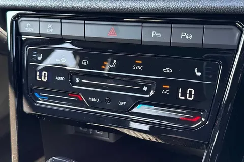 CX75UCE Volkswagen T-Roc 2.0 TDI 150 EVO R-Line DSG ⭐Nappa leather package, Sunroof, 19' Misano Allo Thumbnail #19