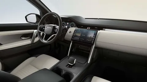  Land Rover Discovery Sport 1.5 P270e 12.17kWh Landmark Auto 4WD Euro 6 (s/s) 5dr Thumbnail #4