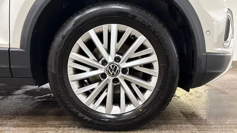 YH72VFC Volkswagen T-Roc 1.5 TSI Life Euro 6 (s/s) 5dr Thumbnail #4