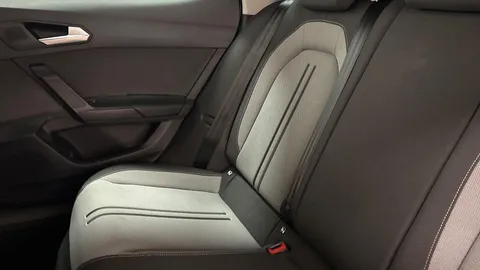 DE71TJU SEAT Leon 1.0 TSI EVO SE Dynamic Euro 6 (s/s) 5dr Thumbnail #9