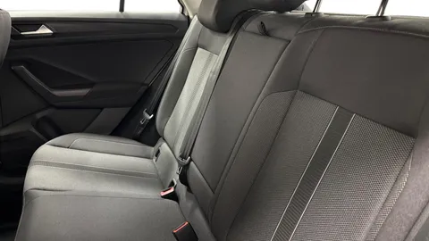 YH72VFC Volkswagen T-Roc 1.5 TSI Life Euro 6 (s/s) 5dr Thumbnail #9