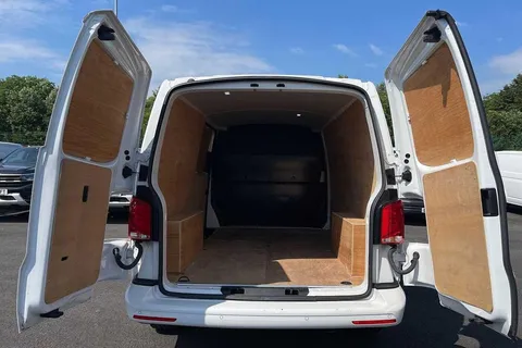DG74YBU Volkswagen Transporter 2.0 TDI 150 Highline Van Thumbnail #9