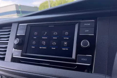 DG74YBU Volkswagen Transporter 2.0 TDI 150 Highline Van Thumbnail #11