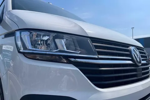 DG74YBU Volkswagen Transporter 2.0 TDI 150 Highline Van Thumbnail #16