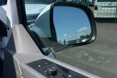 DG74YBU Volkswagen Transporter 2.0 TDI 150 Highline Van Thumbnail #17