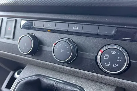 DG74YBU Volkswagen Transporter 2.0 TDI 150 Highline Van Thumbnail #18