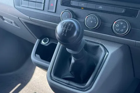 DG74YBU Volkswagen Transporter 2.0 TDI 150 Highline Van Thumbnail #19