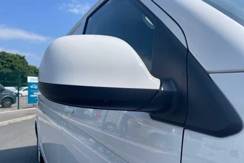 DG74YBU Volkswagen Transporter 2.0 TDI 150 Highline Van Thumbnail #24