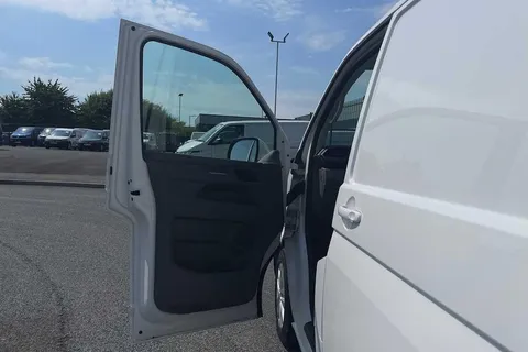 DG74YBU Volkswagen Transporter 2.0 TDI 150 Highline Van Thumbnail #26