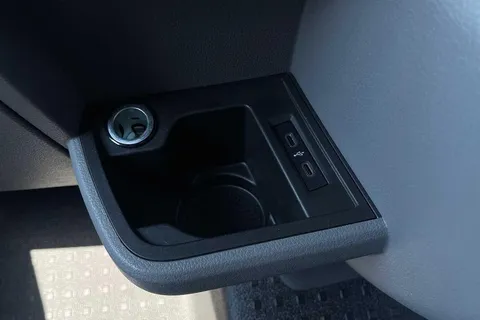 DG74YBU Volkswagen Transporter 2.0 TDI 150 Highline Van Thumbnail #33