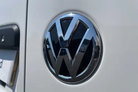 DG74YBU Volkswagen Transporter 2.0 TDI 150 Highline Van Thumbnail #48