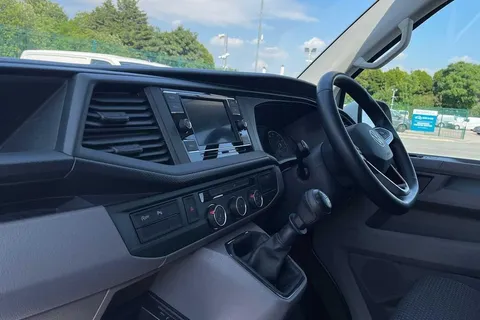 DG74YBU Volkswagen Transporter 2.0 TDI 150 Highline Van Thumbnail #50