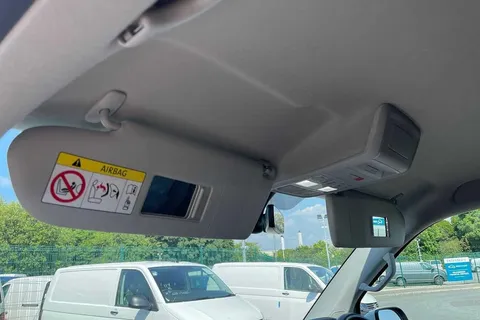 DG74YBU Volkswagen Transporter 2.0 TDI 150 Highline Van Thumbnail #53