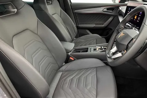 KY75FMM CUPRA Formentor 1.5 eTSI 150 V3 5dr DSG, **DELIVERY MILEAGE** Thumbnail #10