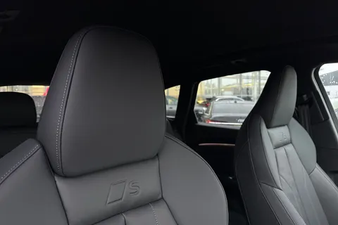  Audi Q5 2.0 TDI S line S Tronic quattro Euro 6 (s/s) 5dr Thumbnail #24