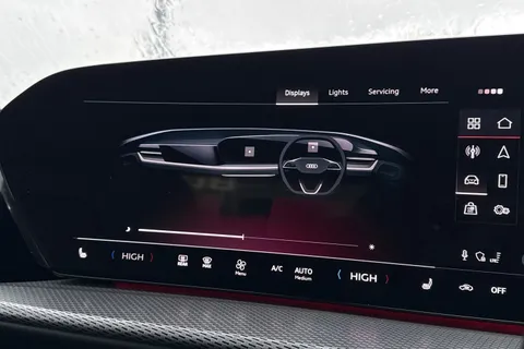  Audi Q5 2.0 TDI S line S Tronic quattro Euro 6 (s/s) 5dr Thumbnail #39