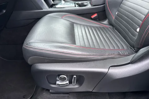 DU21OJW Land Rover Discovery Sport 2.0 D200 MHEV R-Dynamic HSE Auto 4WD Euro 6 (s/s) 5dr Thumbnail #40