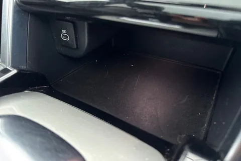 DU21OJW Land Rover Discovery Sport 2.0 D200 MHEV R-Dynamic HSE Auto 4WD Euro 6 (s/s) 5dr Thumbnail #44